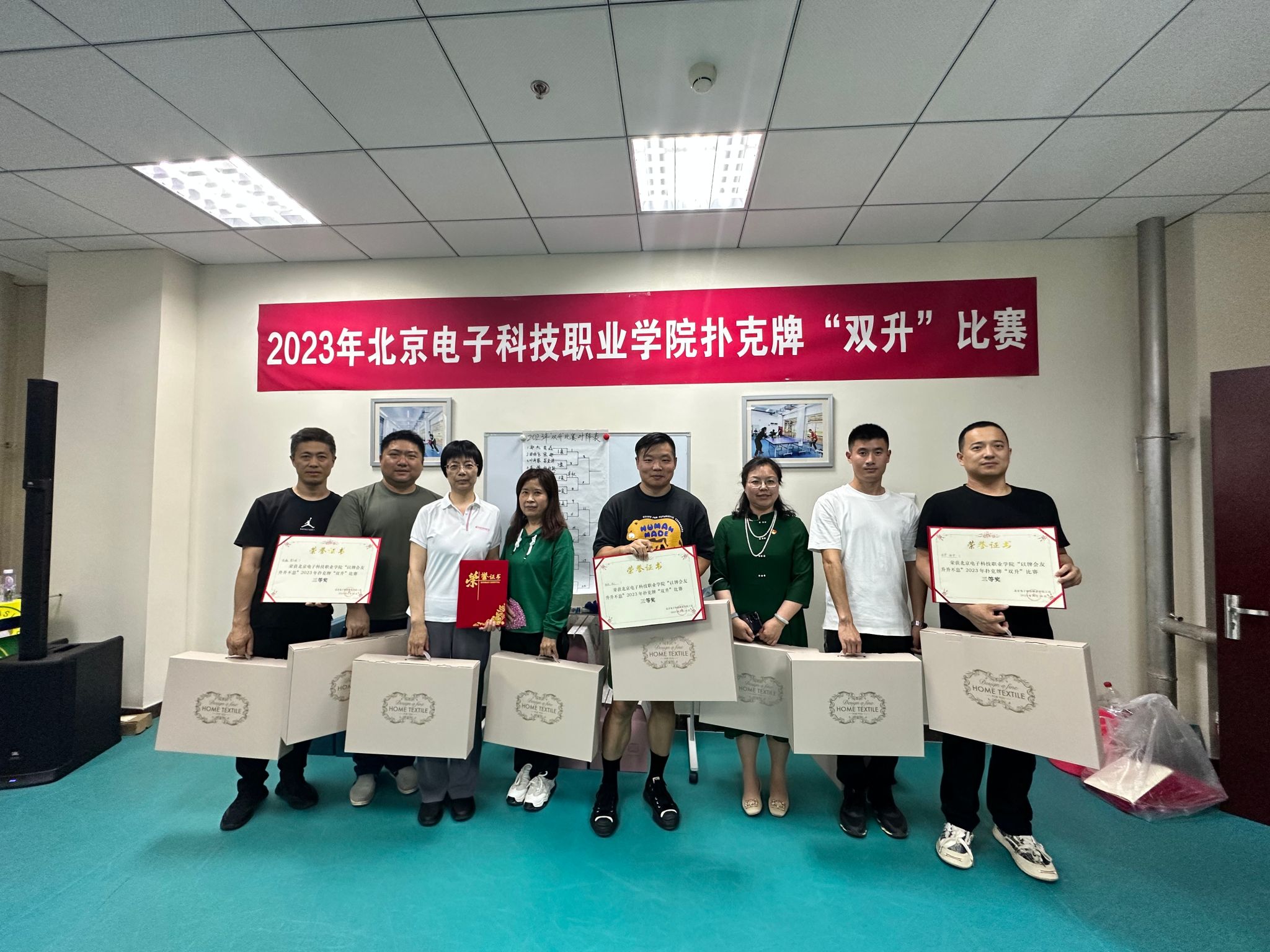 扑克牌比赛3.jpg 扑克牌比赛3.jpg