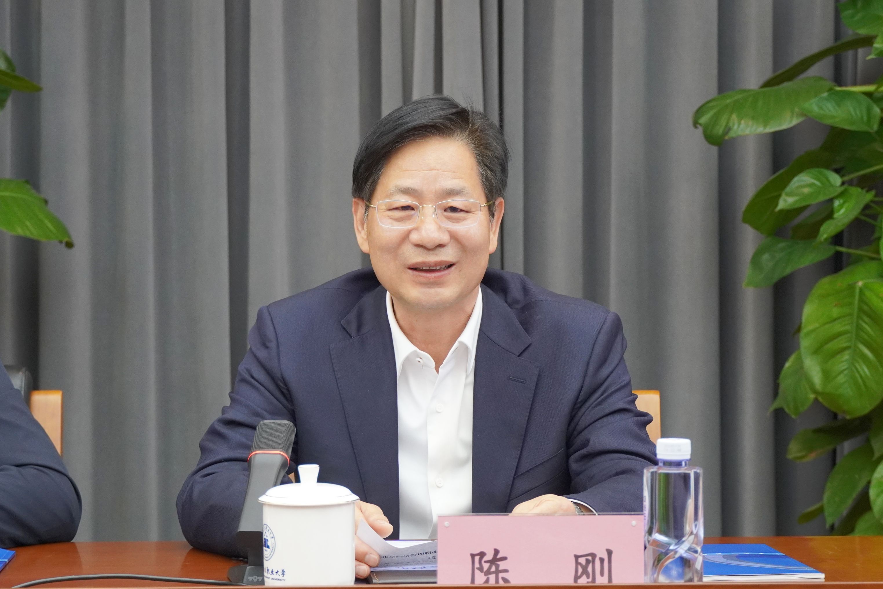陈刚.jpg