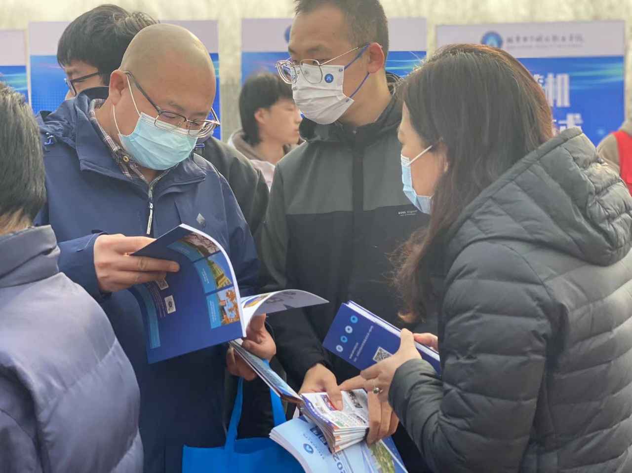 20230320-【工人日报】北京27所高职院校联合举办自主招生咨询会3.jpg