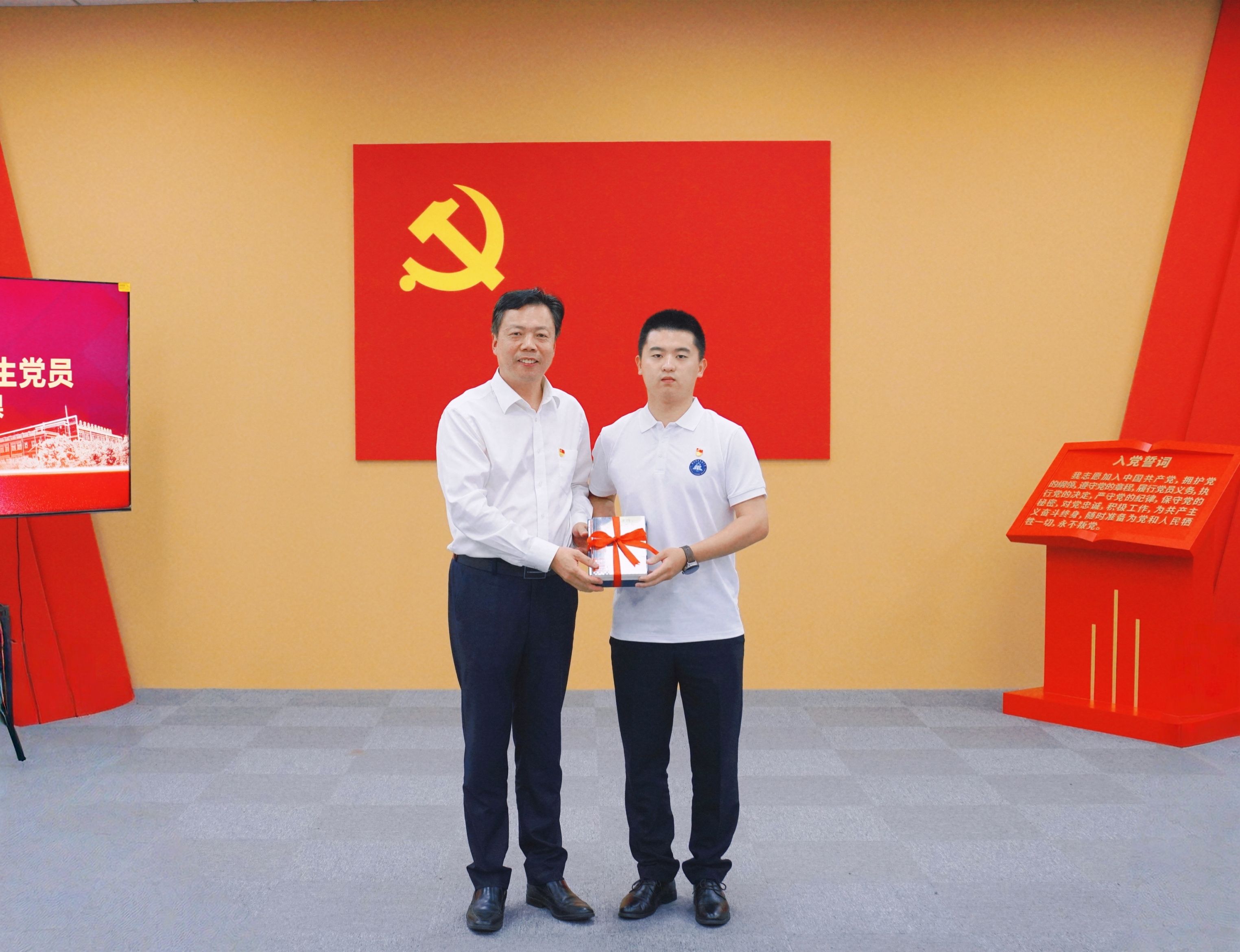 赠书.jpg