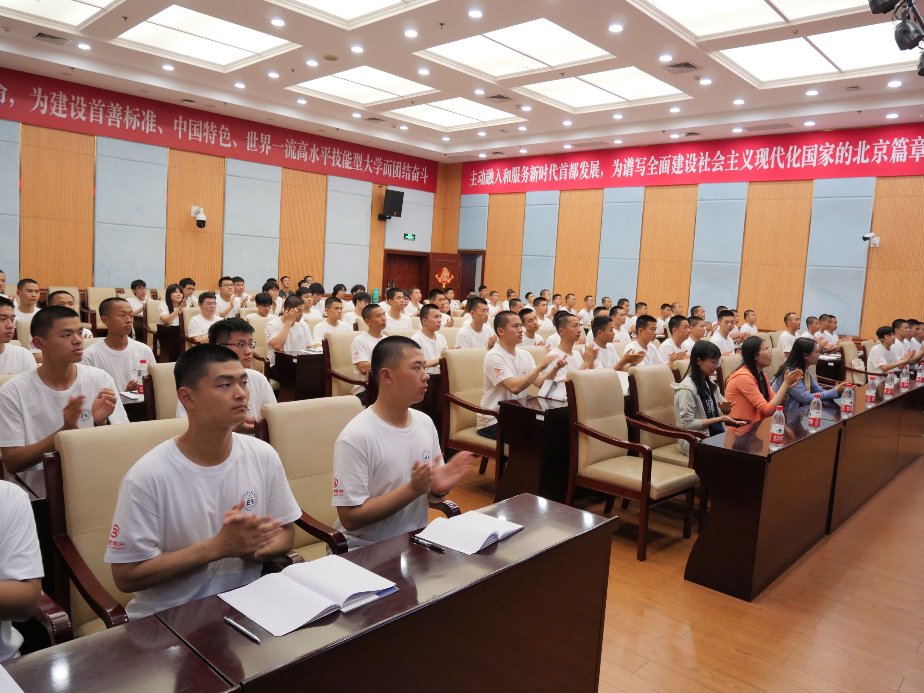 学生互动1.JPG