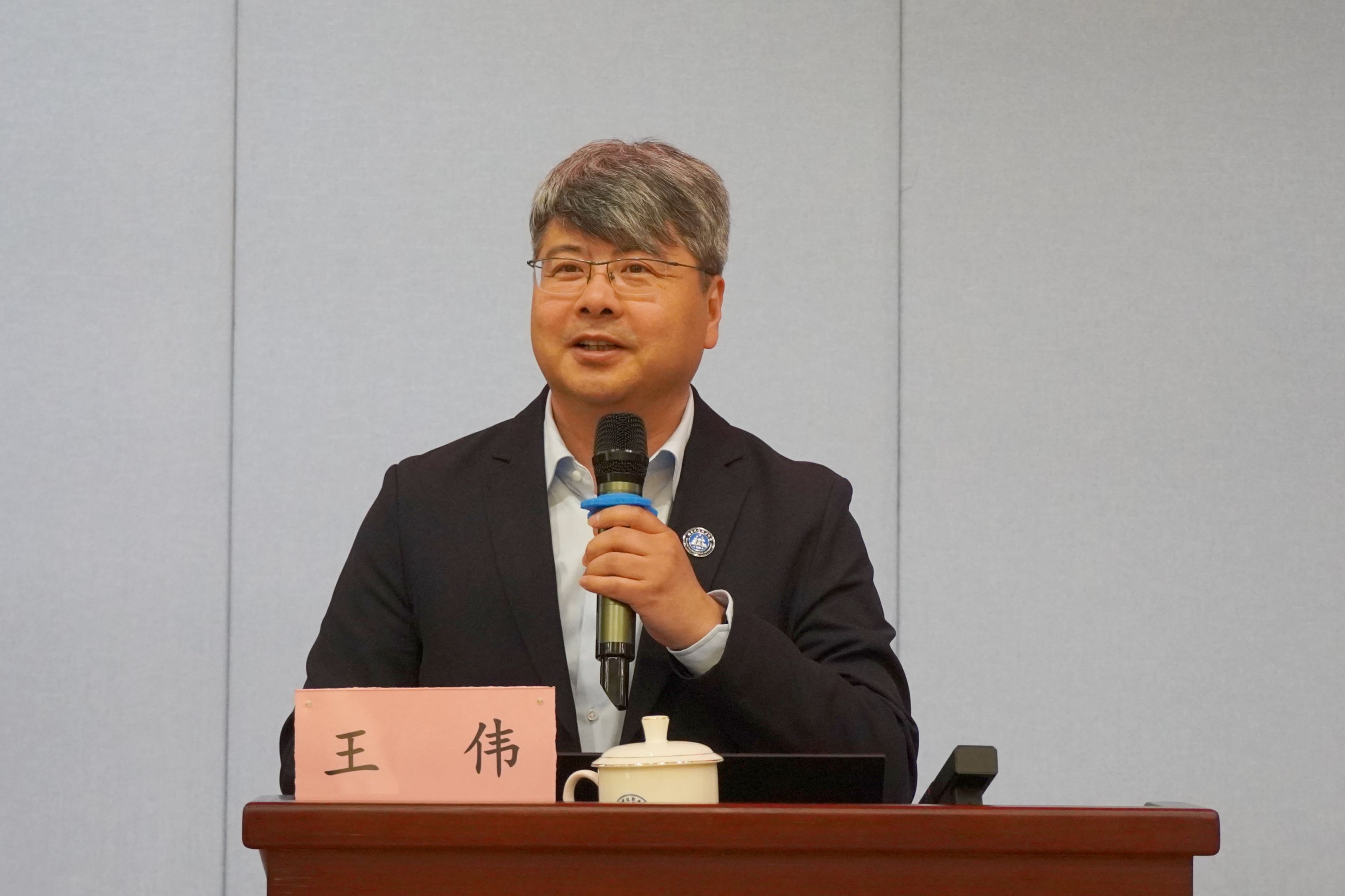 王校长讲开班第一课.jpg