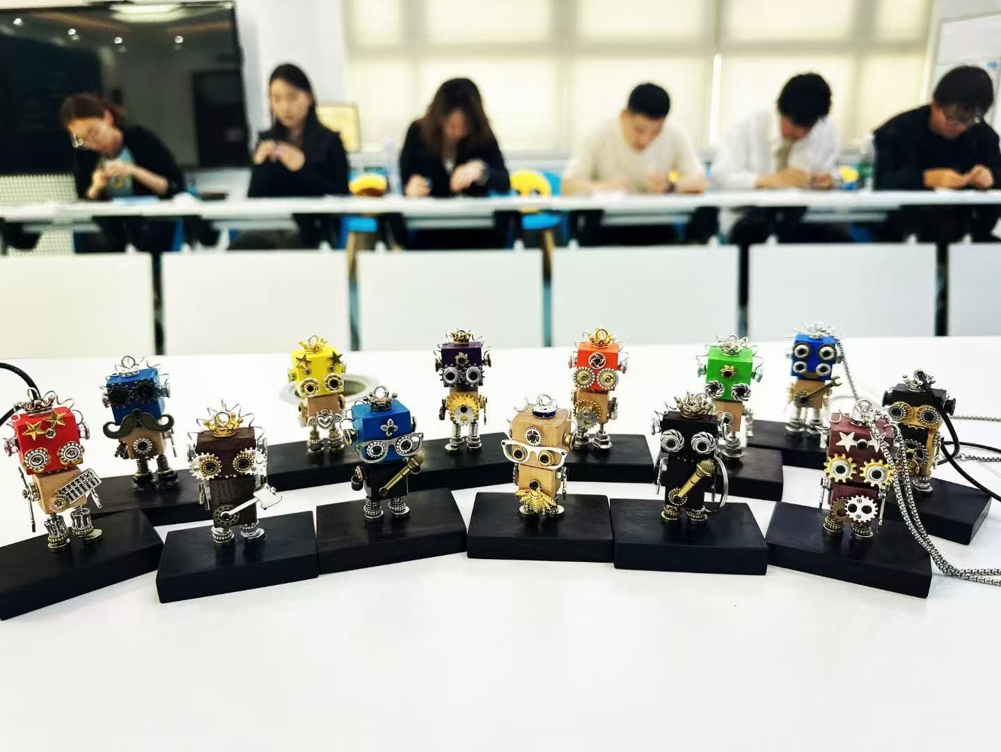 文创产品-“0306”小巨人机器人.jpg