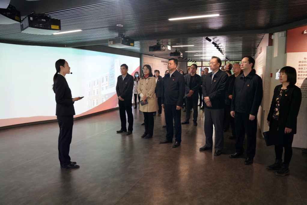 2023-04-19-北电科主题教育读书班走进北京经开区区史馆(1).jpg