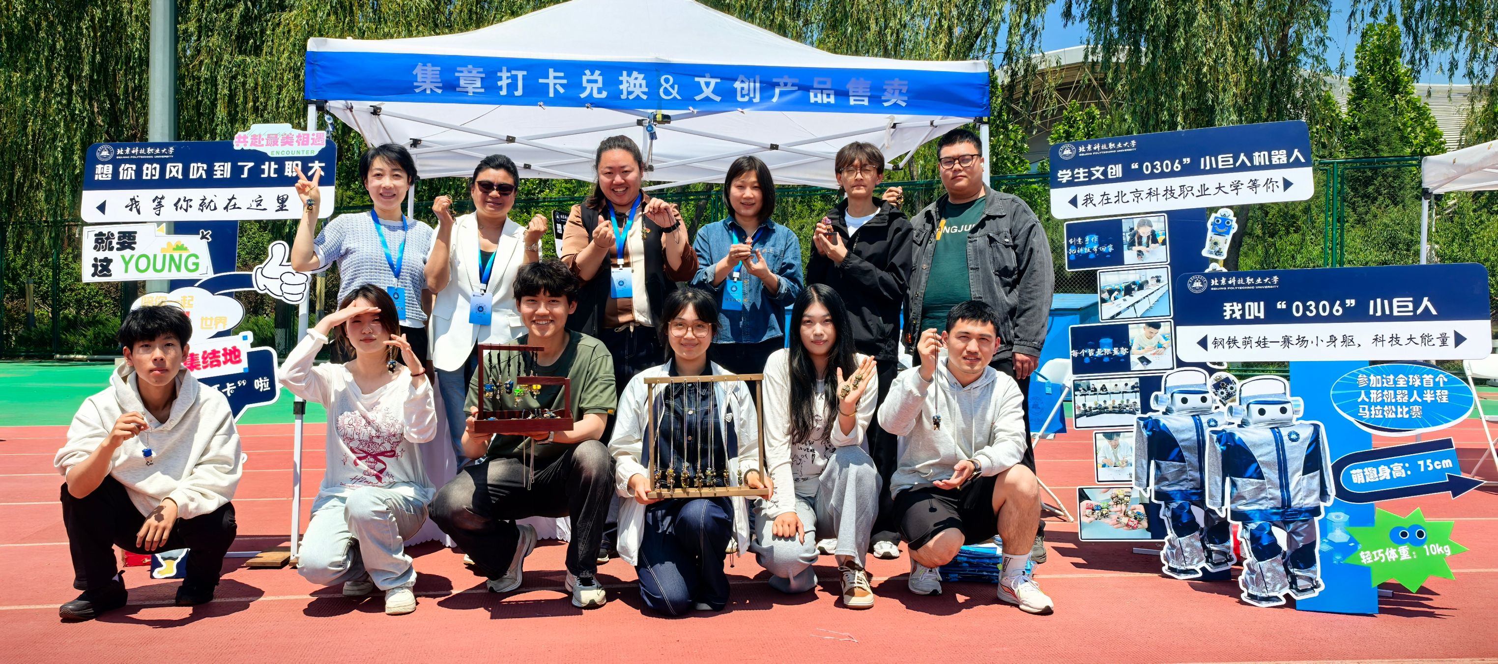 5月24日校园开放日学生文创产品推广.jpg