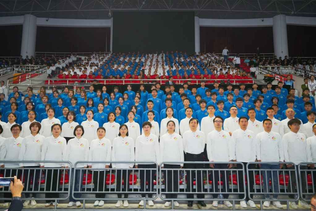 师生合唱校歌《匠心筑梦》.jpg