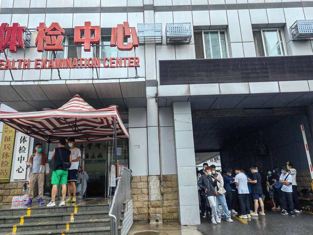 20220803-为校添光彩,为国献青春 --电信工程学院2022年秋季征兵工作简报2.jpg