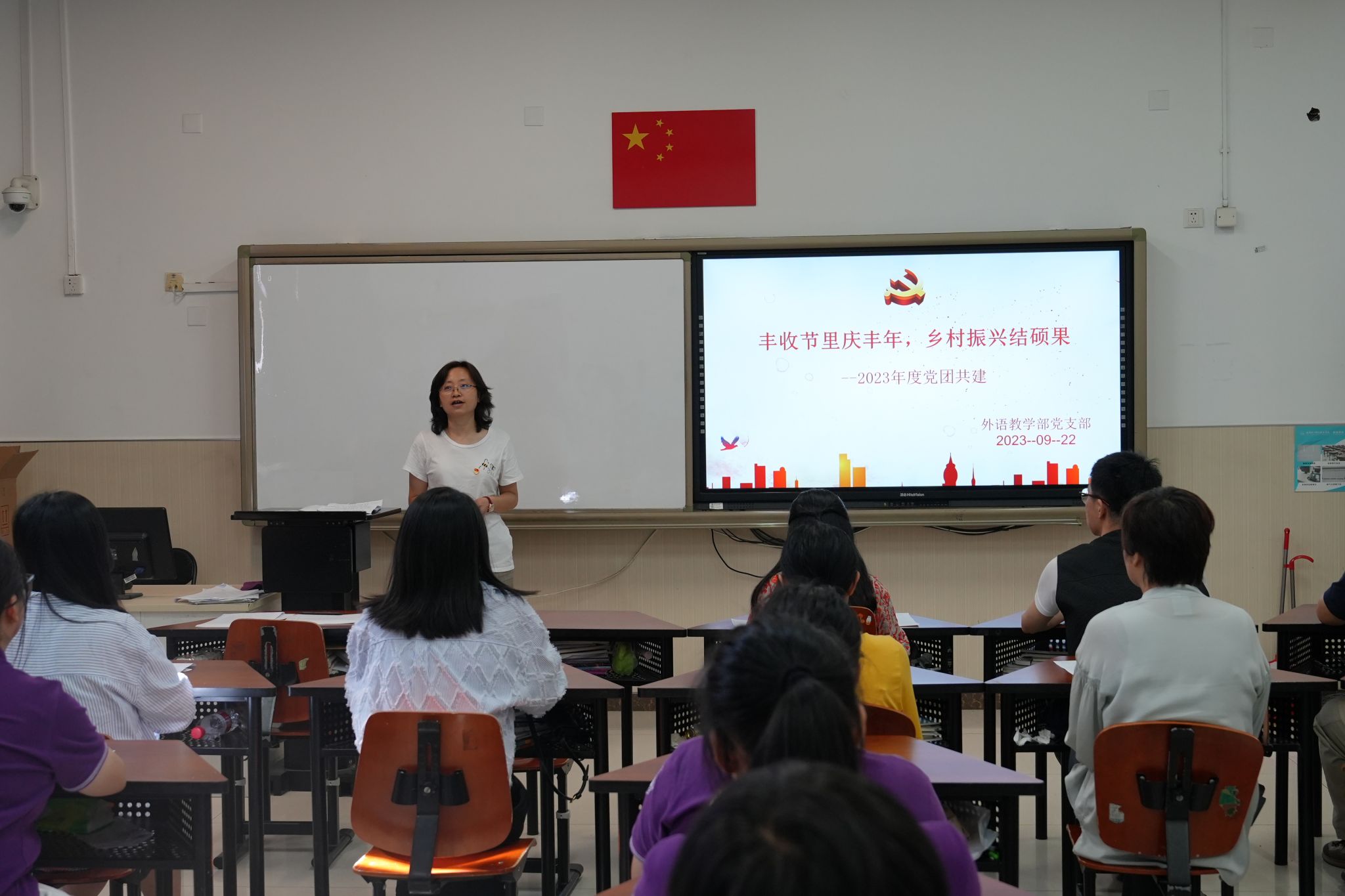 王丽红主持.JPG