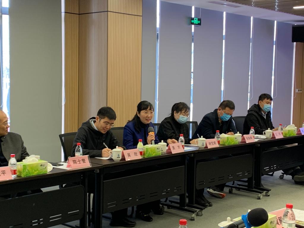 20220317-学校知联会召开“两会归来话两会”座谈会3.jpg