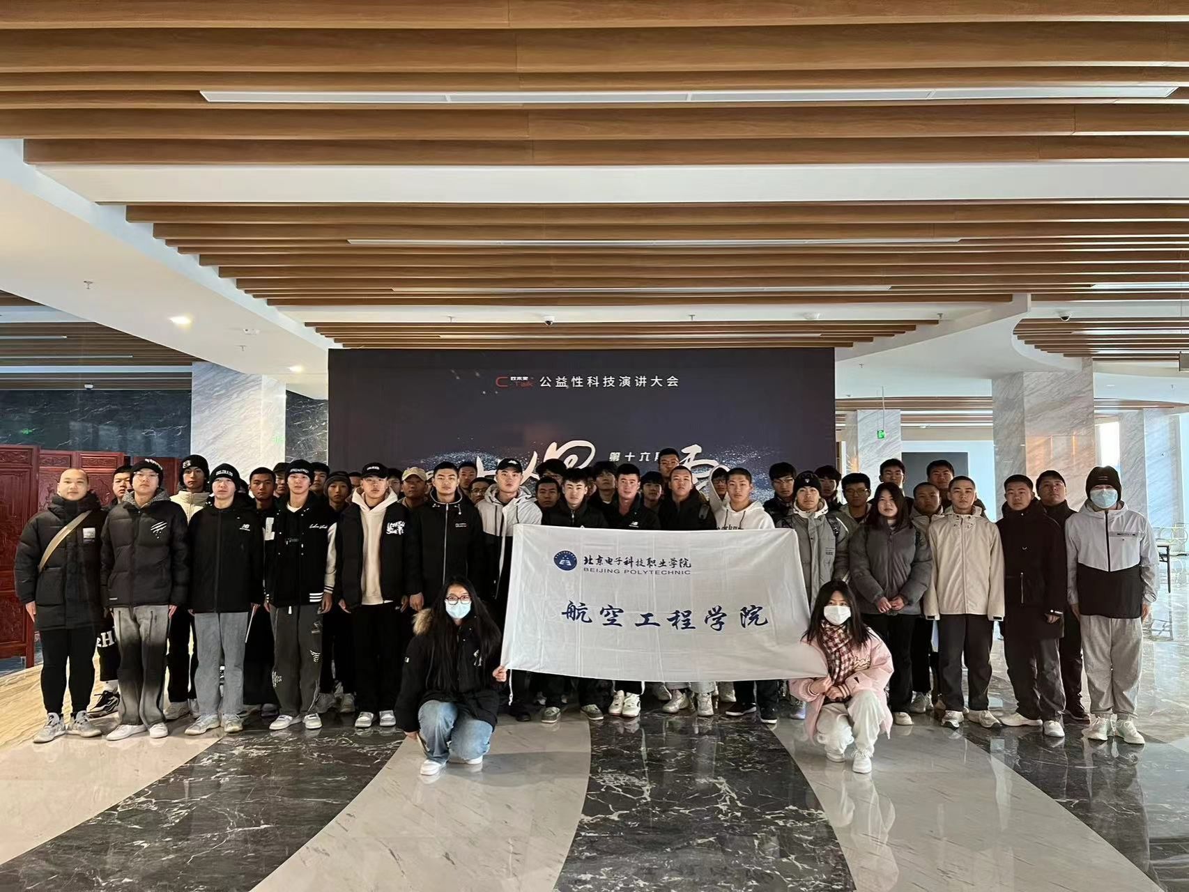 团队合影1.pic.jpg