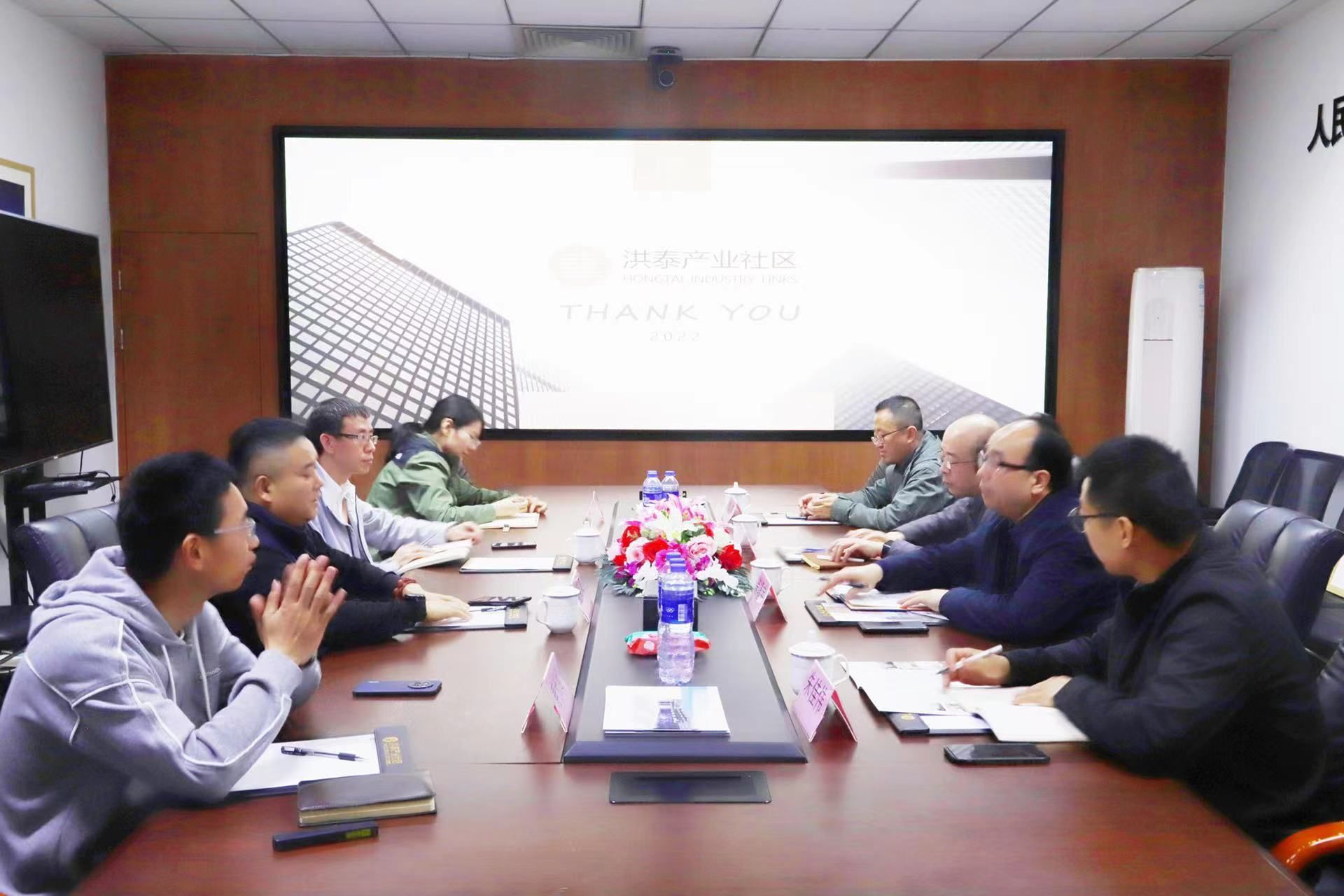 洪泰会议室.jpg 洪泰会议室.jpg