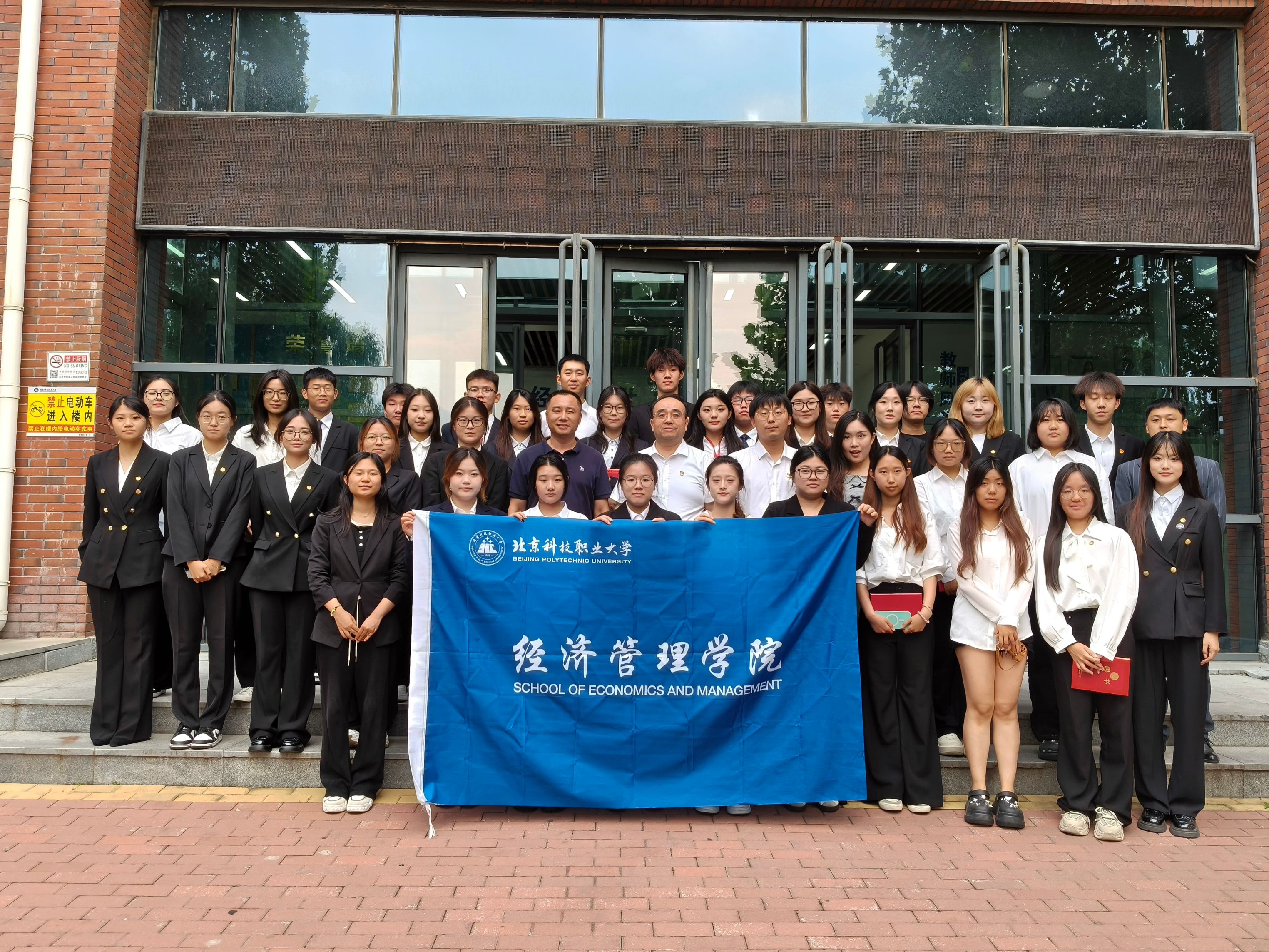 d7ec9780a1e0f6d49ee05b06eb64aecd.jpg