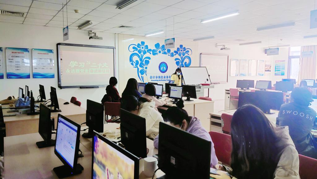 20221201-经济管理学院团委开展“学习二十大 永远跟党走 奋进新征程”主题团日活动.jpeg