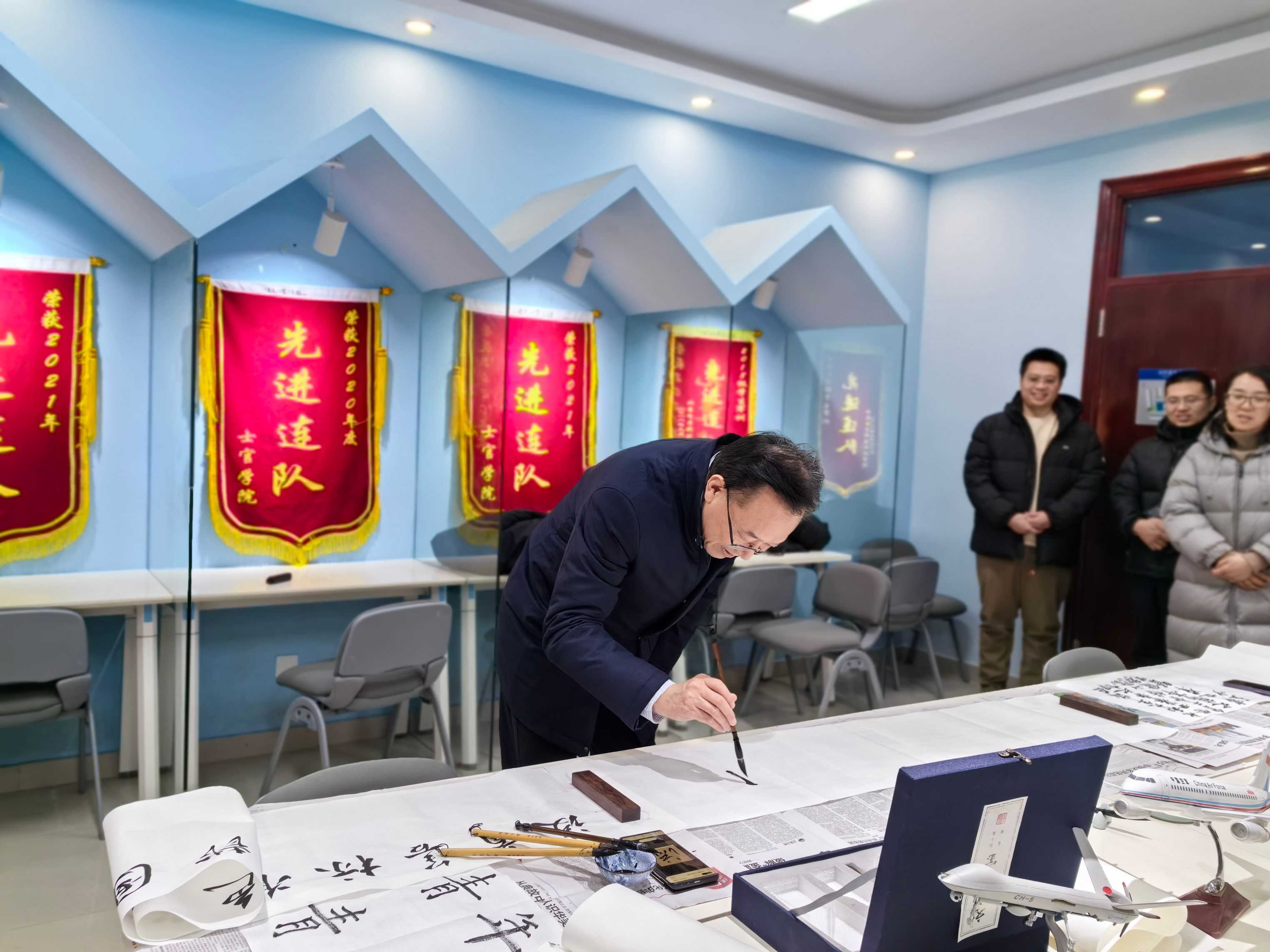 院长姚光业参观党团工作站3.jpg 院长姚光业参观党团工作站3.jpg