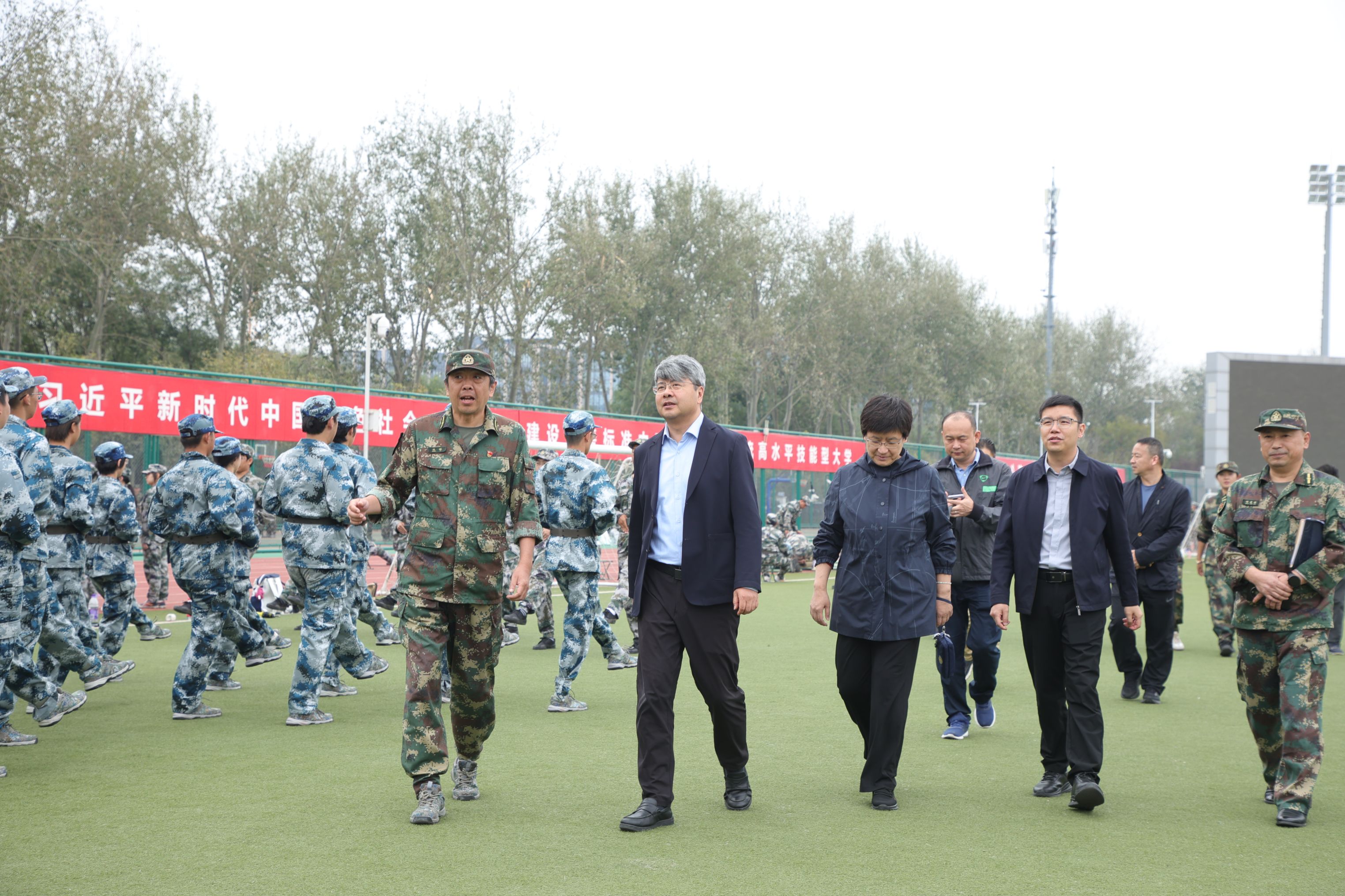 高职军训1.JPG