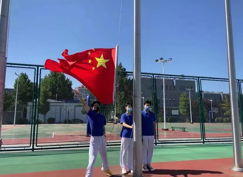 20220907-基础教育学院举行新学年第一次升旗仪式.jpg 20220907-基础教育学院举行新学年第一次升旗仪式.jpg