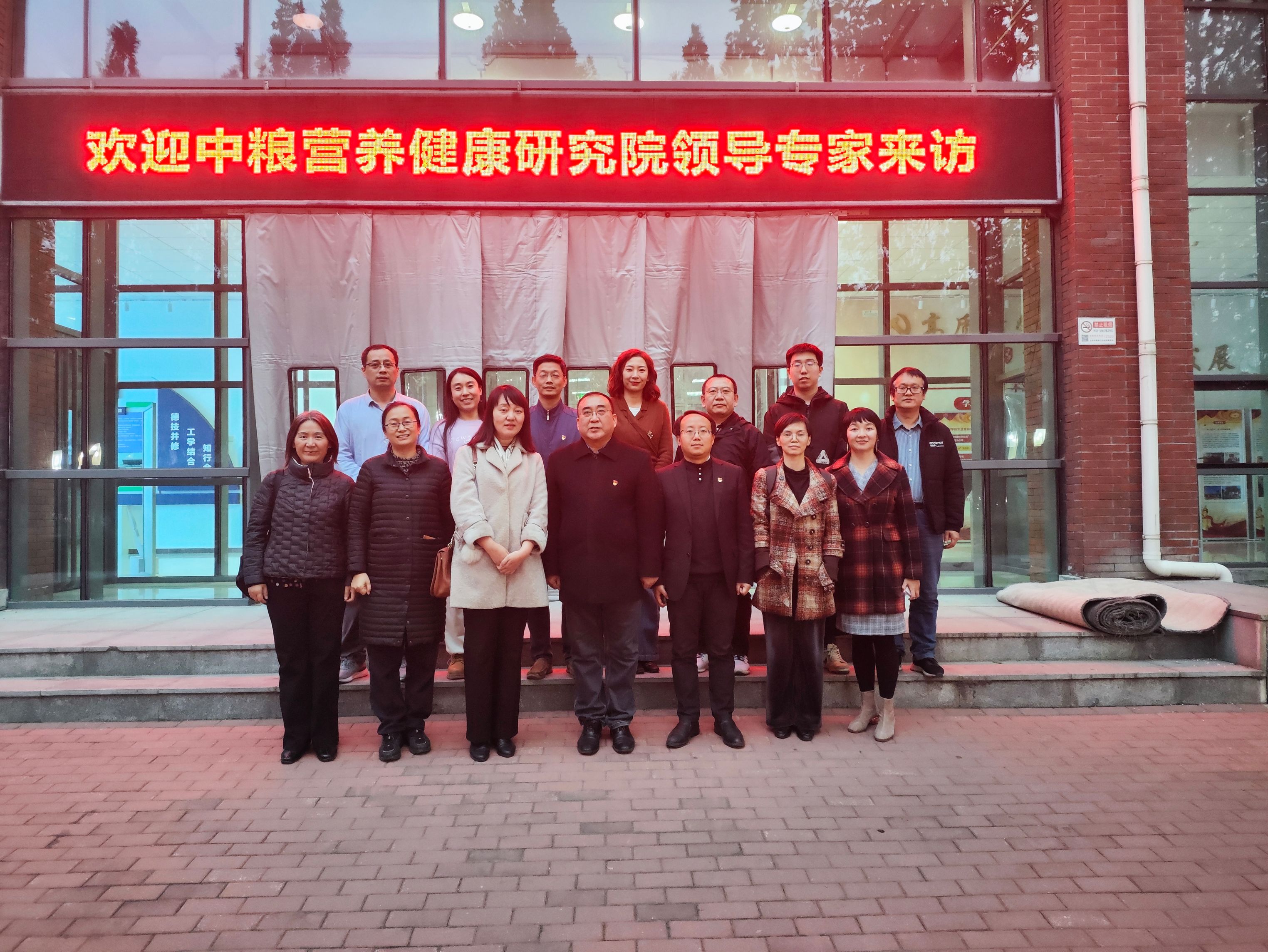 双方参会代表合影.jpg 双方参会代表合影.jpg