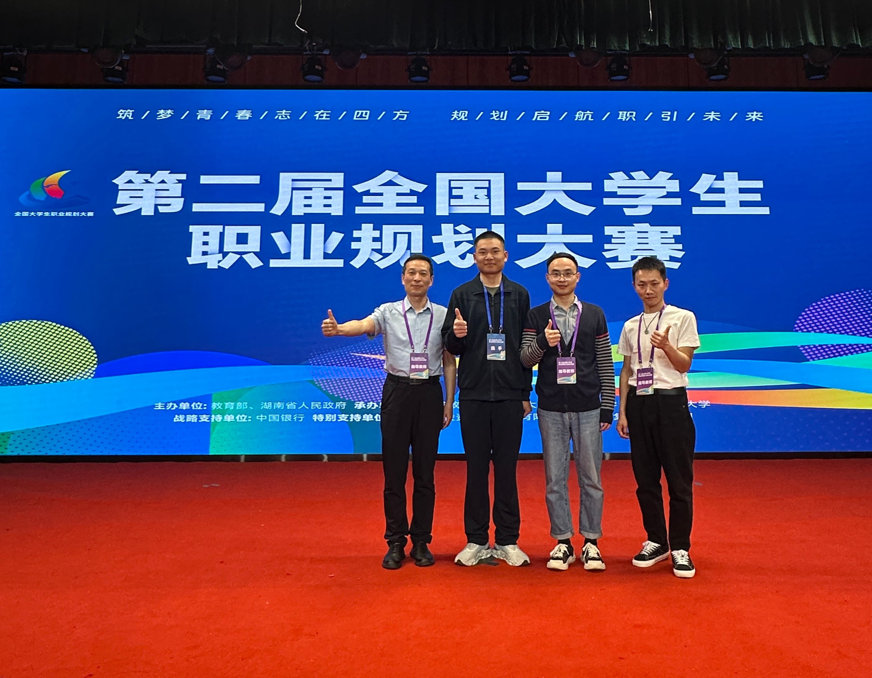 汽车合影.jpg