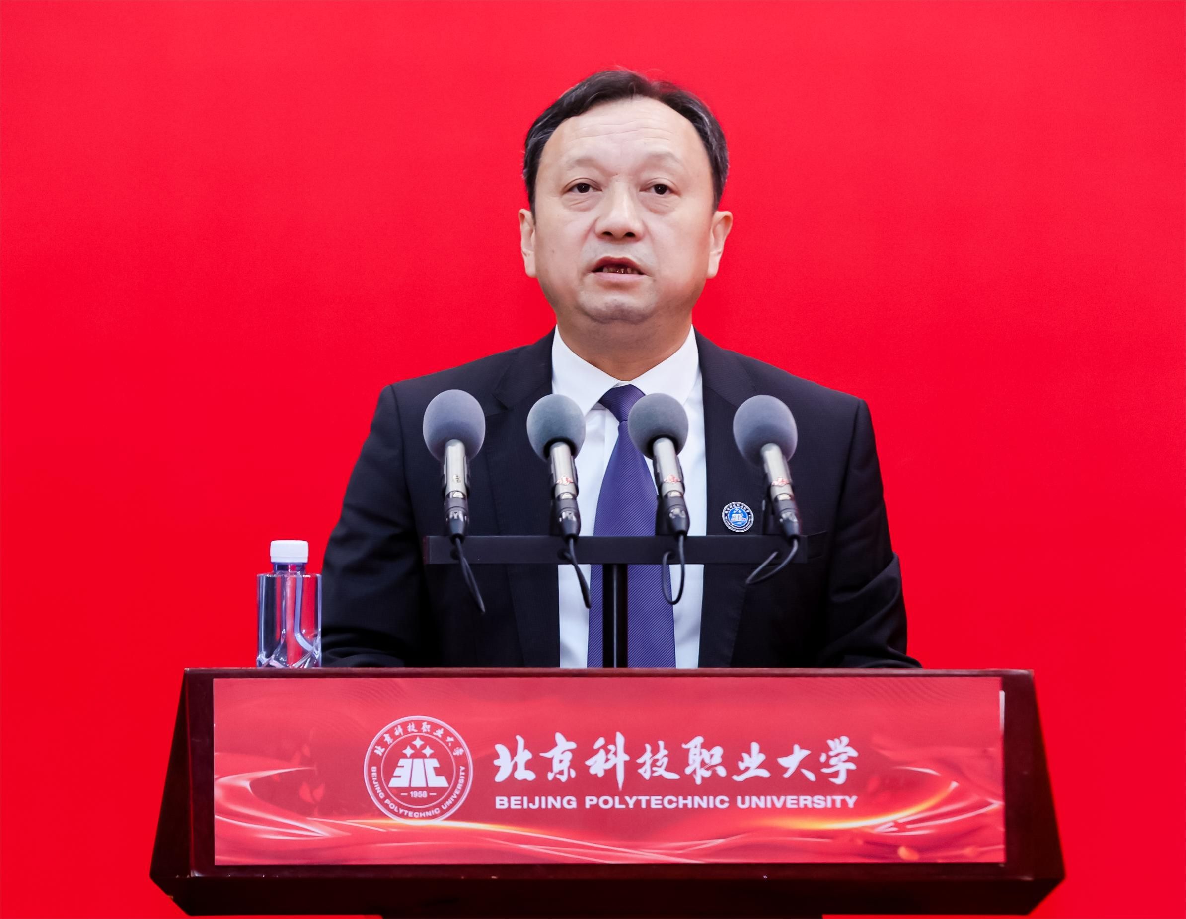 陈校长.jpg