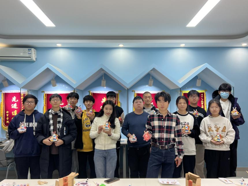 “非遗”手绘兔儿爷活动图片1.png