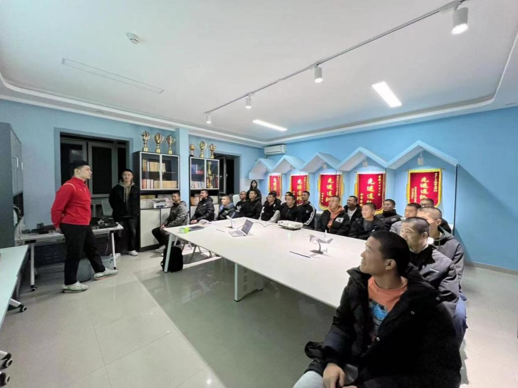 航空学院举办单板滑雪培训活动图片2.png