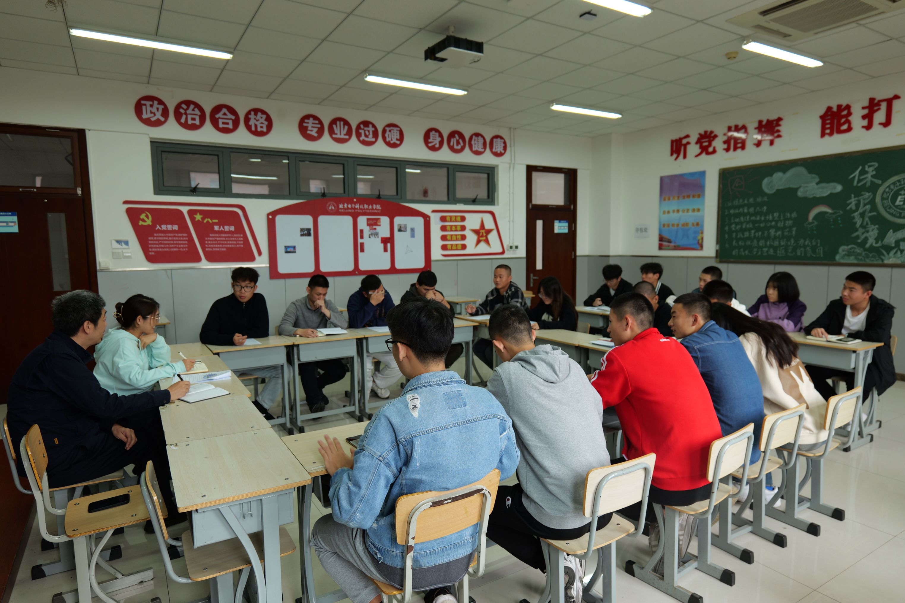 党团工作站座谈会(2023.11.2) (2).jpg