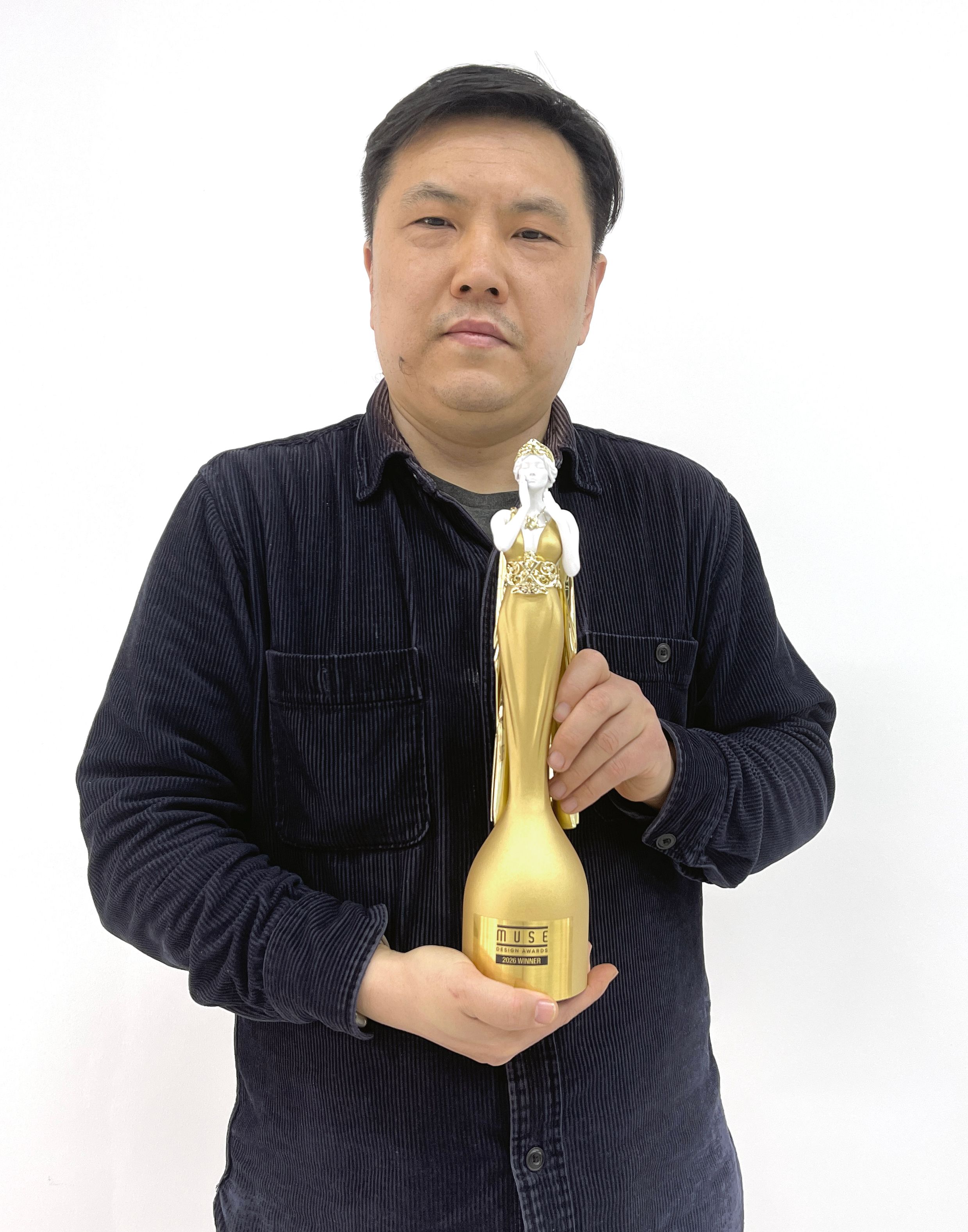 缪斯奖奖杯合影.jpg