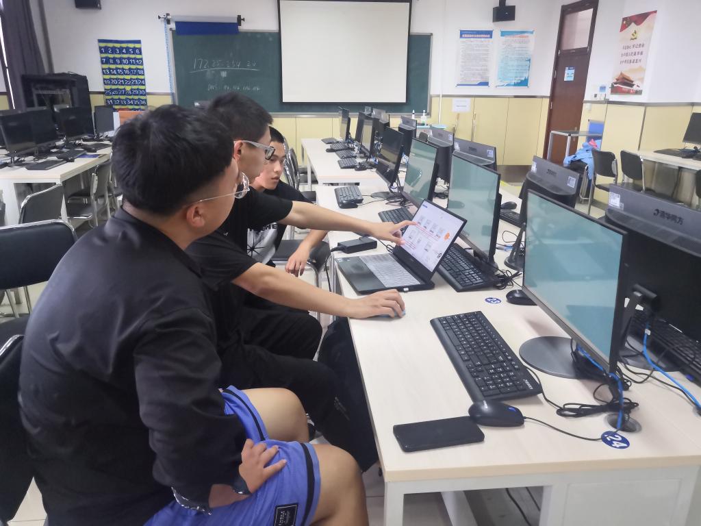 20220804-【暑假不停歇 奋进正当时】电信工程学院积极备战“物联网技术应用”技能大赛1.jpg