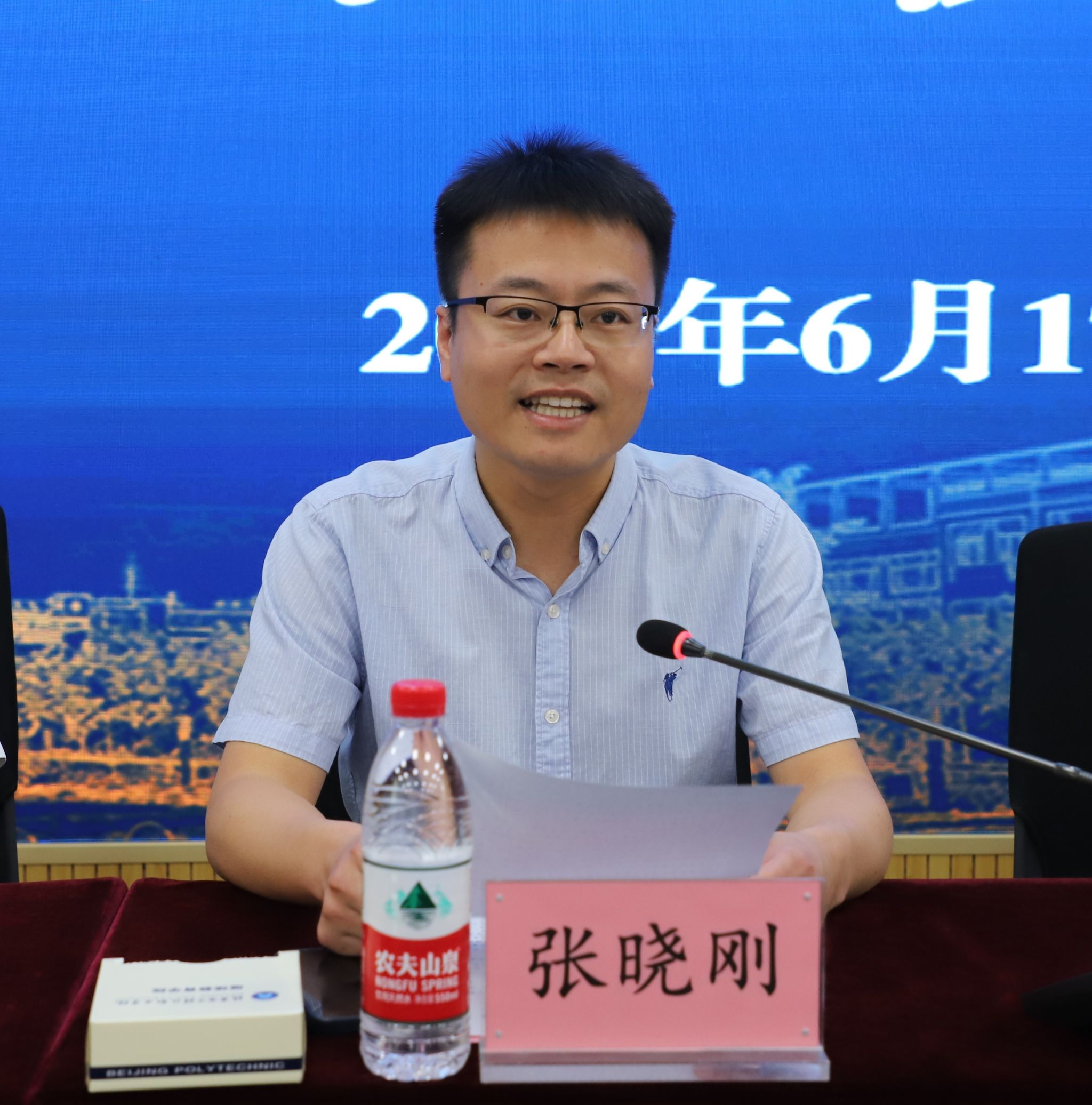 张晓刚.jpg