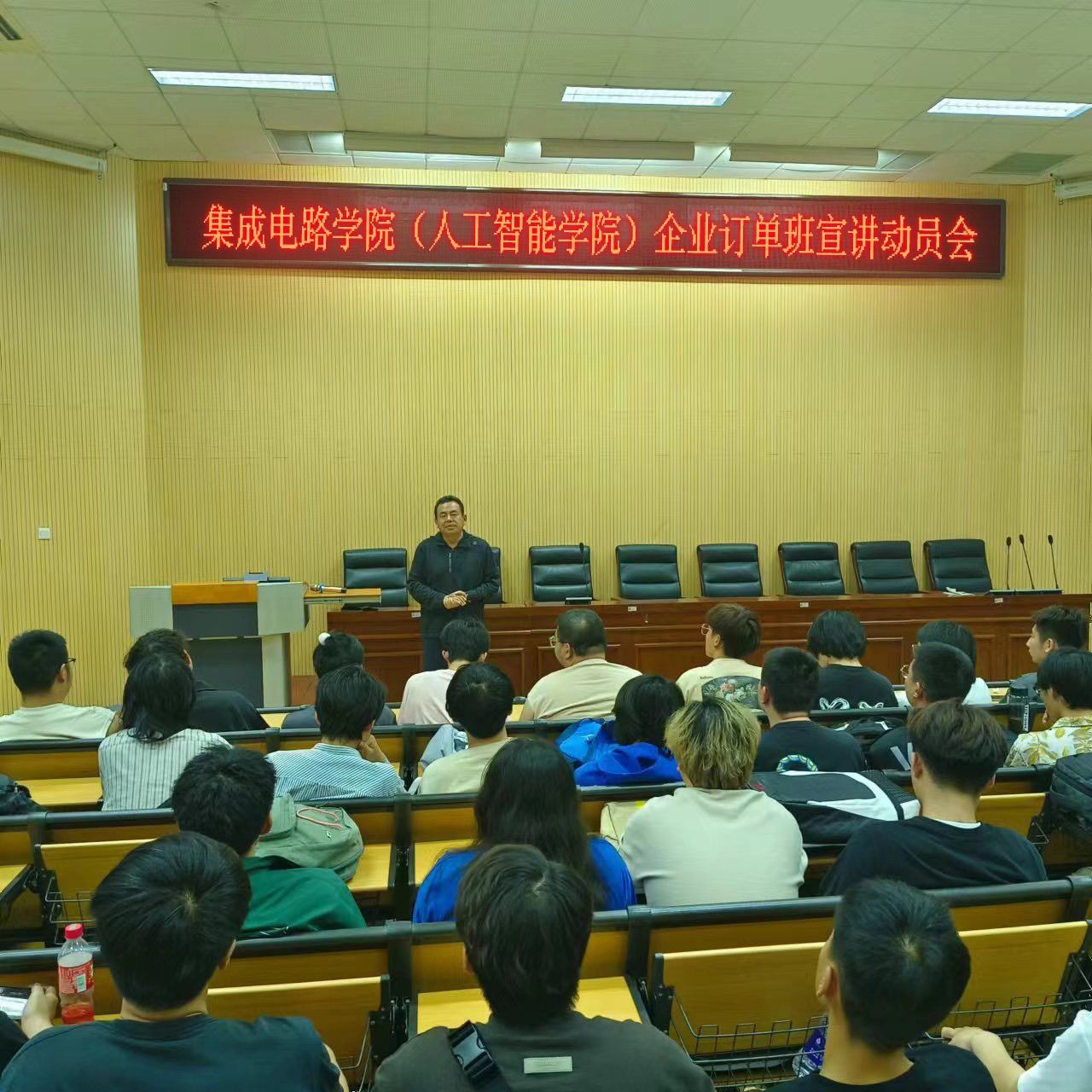 93acc9ade6162e680be08cfa07cc47a.jpg