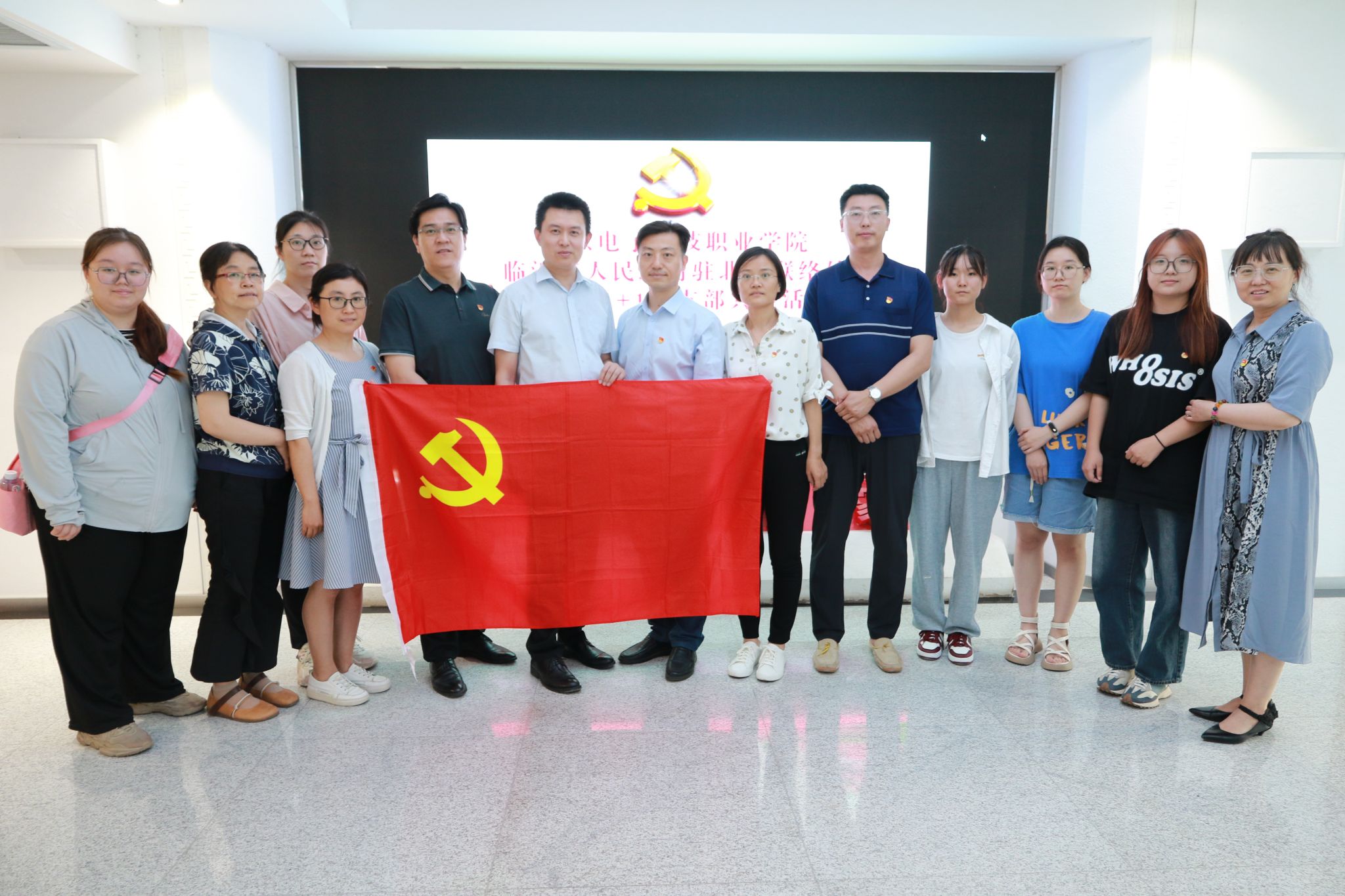 党政办公室党支部与临沂驻京办支部共建活动照片1.jpg