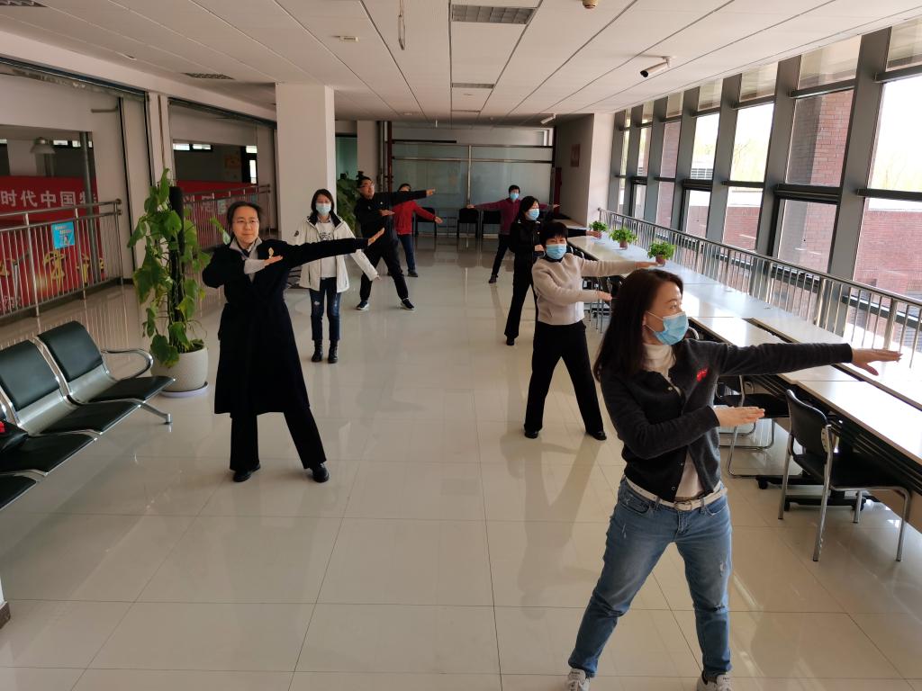 20220402-电信工程学院坚持开展课间操活动2.jpg