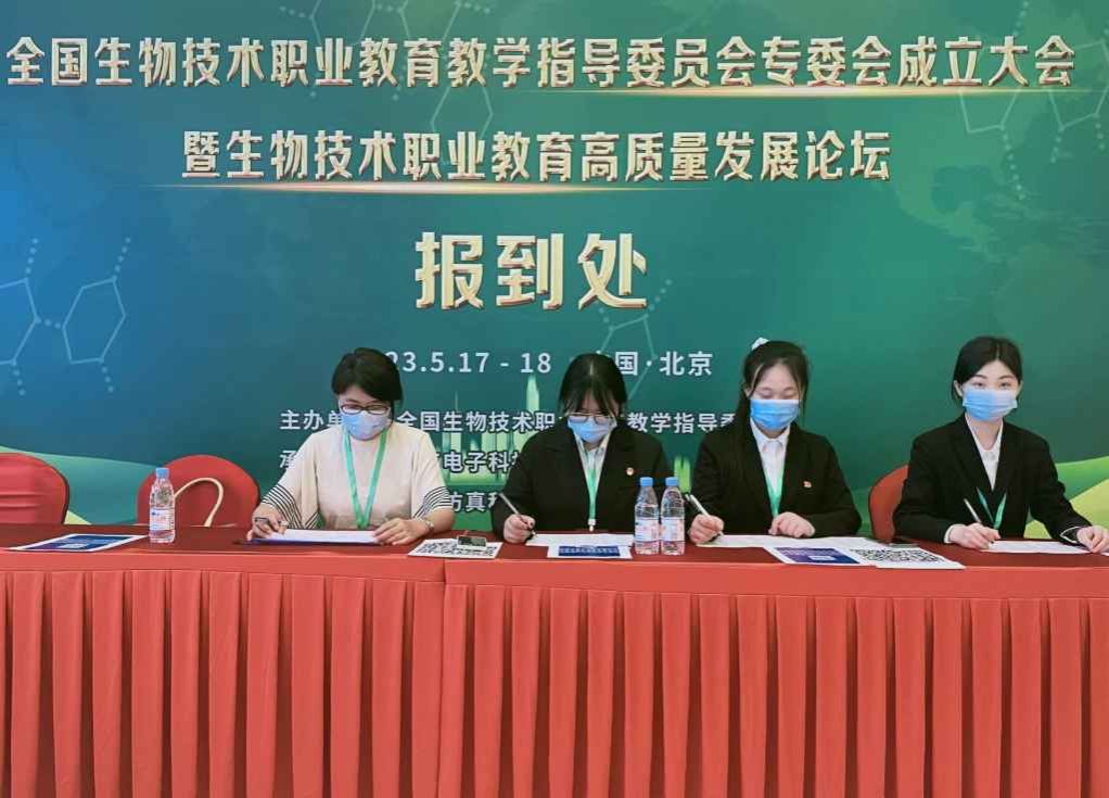 8.志愿活动照片.jpg