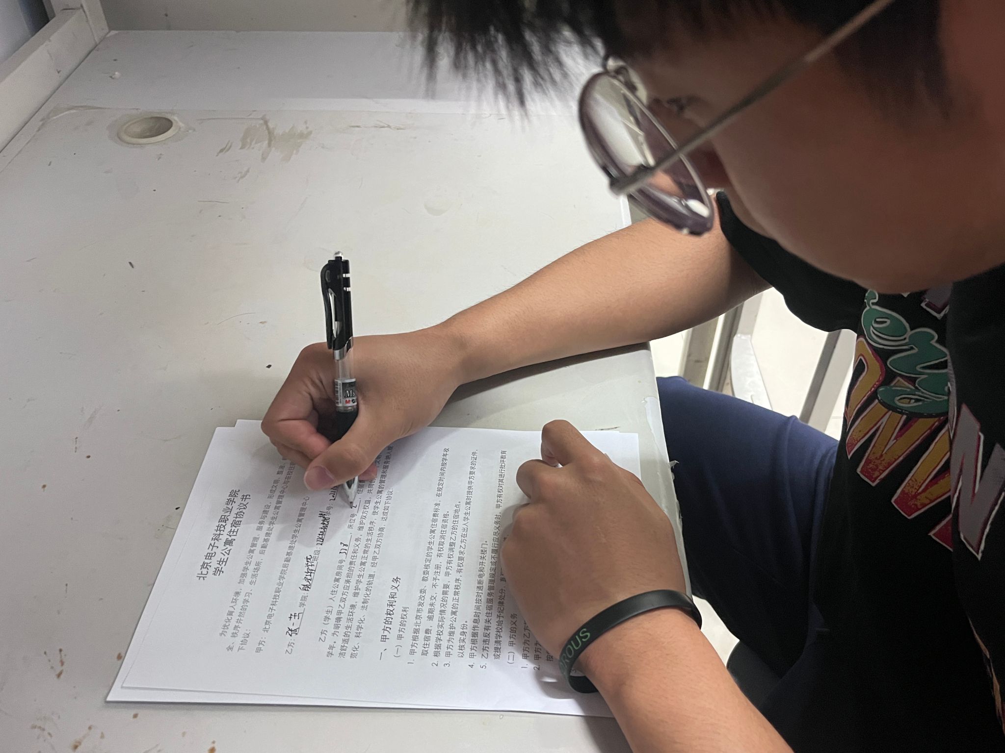 20230419—学生签署《住宿生管理协议》.JPG